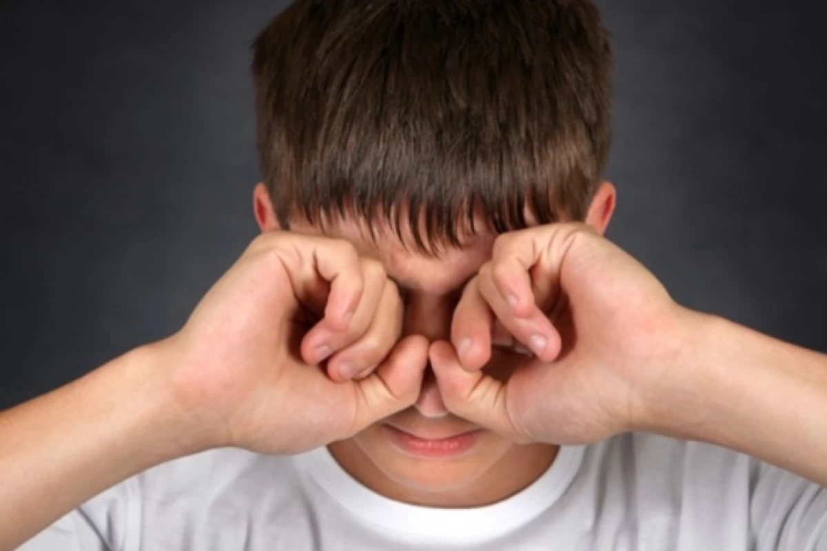 عکس بعد از مالش چشم چه اتفاقی می‌افتد؟