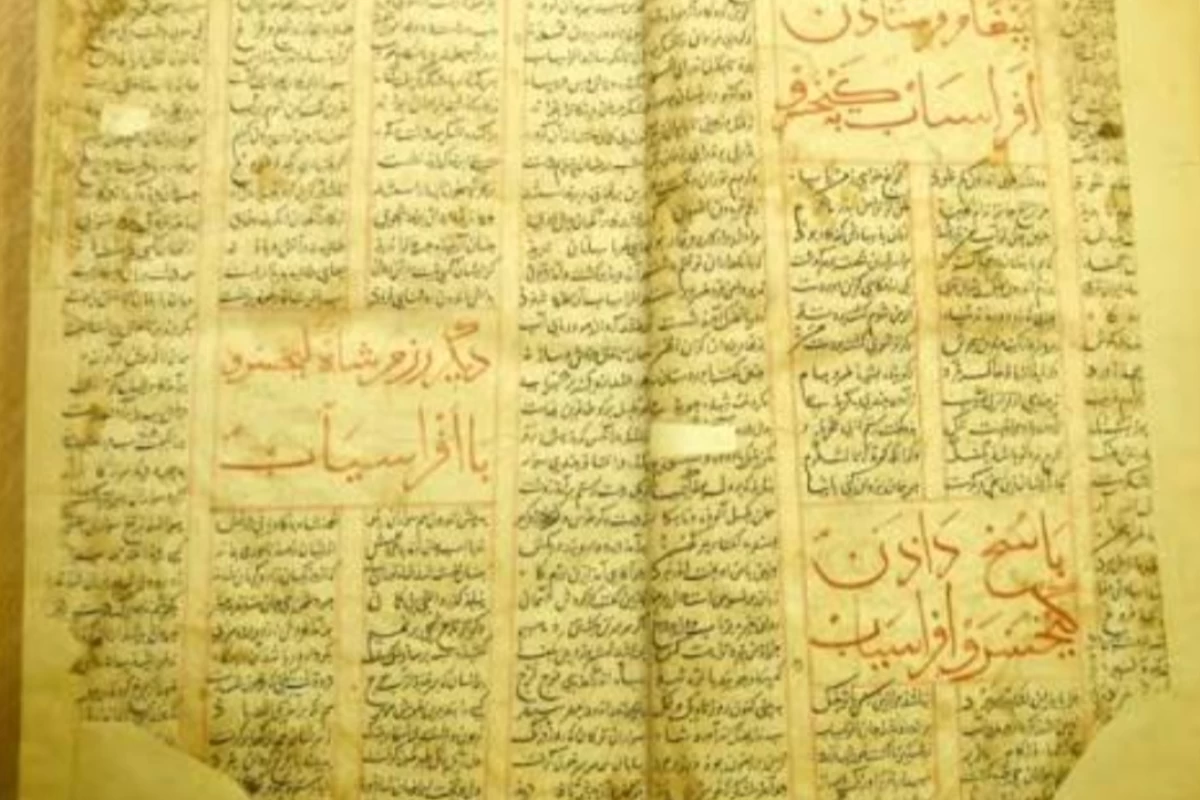 عکس کتاب‌هایی که نوشتنشان چند قرن طول کشید یا چند نویسنده داشتند