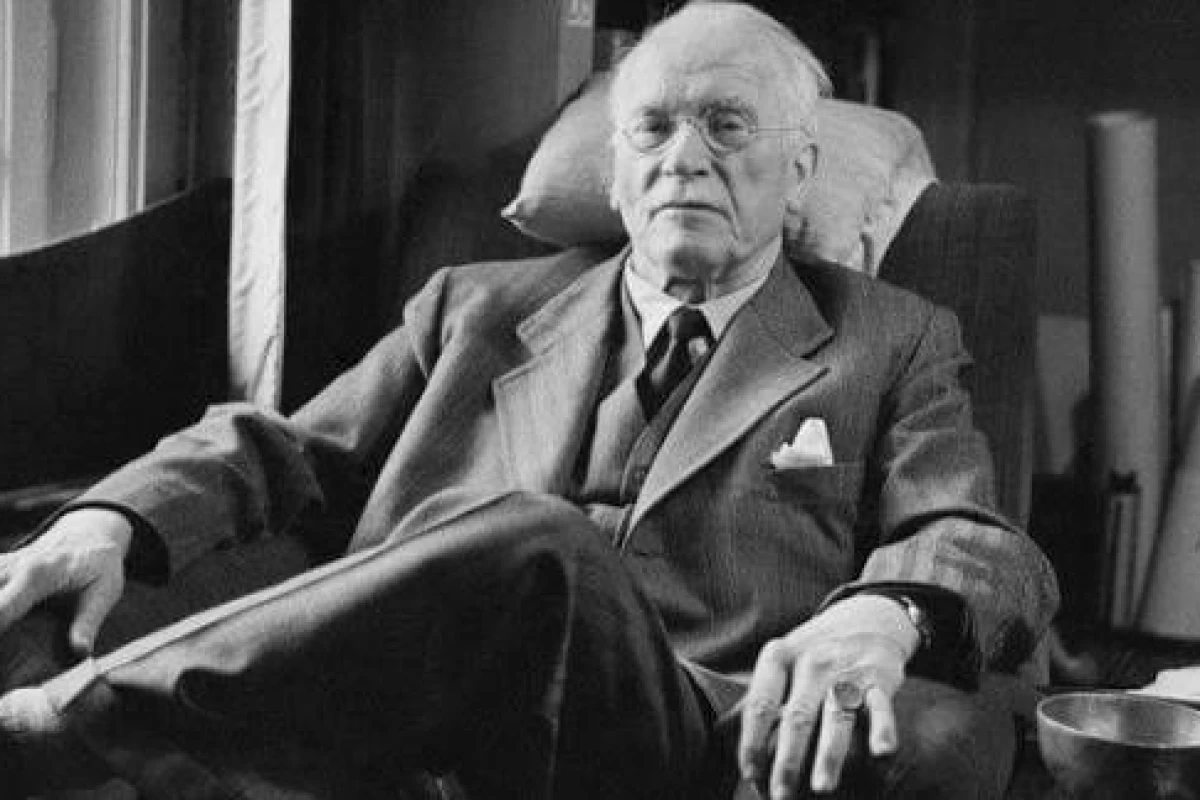 عکس کارل گوستاو یونگ و نظریه‌ی شخصیت!