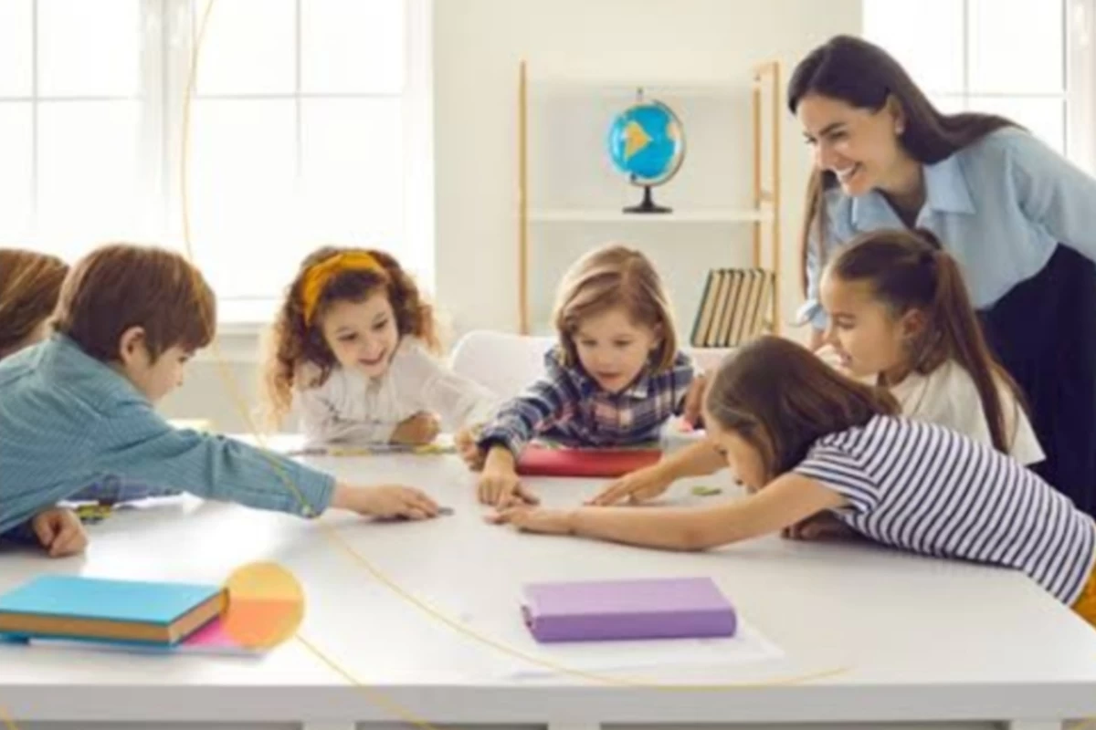 عکس هوش ریاضی، هوش ادبی، هوش هنری؛ مدرسه کدوم رو می‌بینه؟