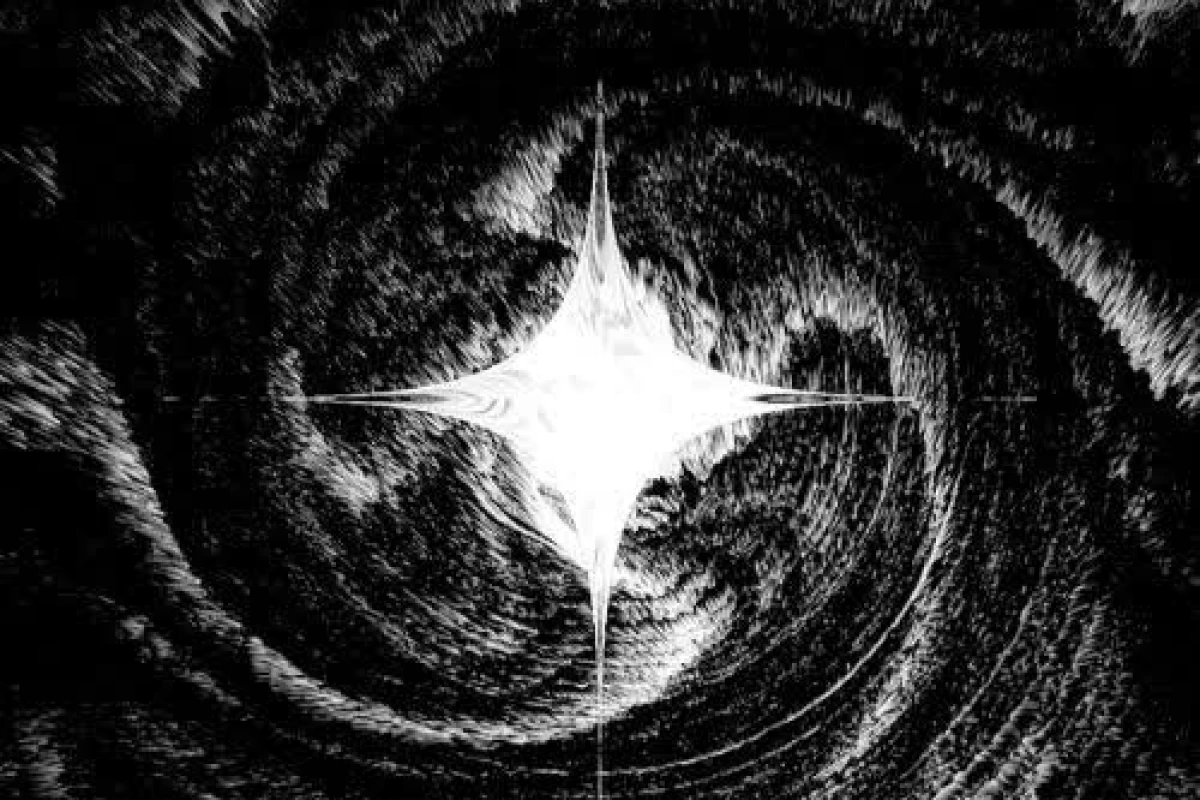 عکس در ستایشِ یک بستنیِ ناتمام