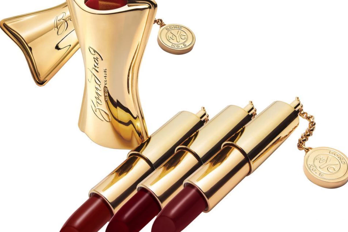 عکس چرا سطح رُژلب جامد کاملاً صاف و یکنواخت نیست؟