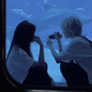 عکس وقتی متن آهنگ‌ها بیش از حد...