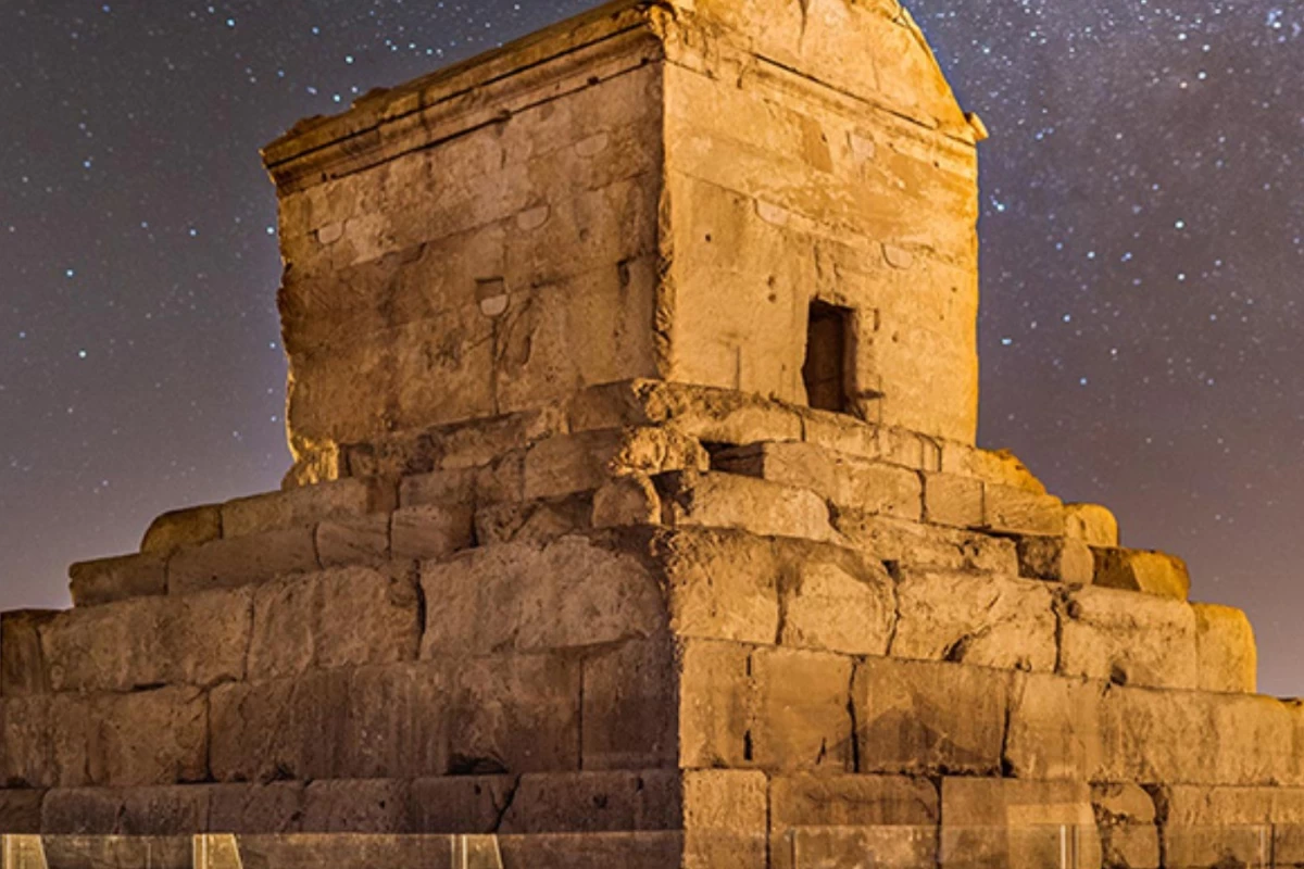 کوروش در کتاب های آسمانی ؟ کوروش بزرگ یا اسکندر ؟ کدام یک پیامبر خداست ؟