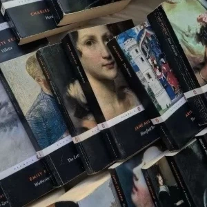 خصوصیات نویسنده