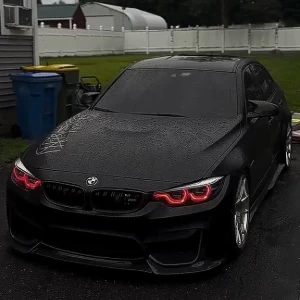 عکس وقتی BMW با یک خودروی کوچک، همه را غافلگیر کرد...