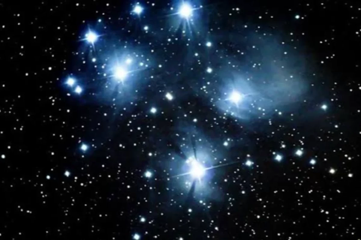 عکس چرا فکر میکنیم ماه دنبال مان می‌آید ؟