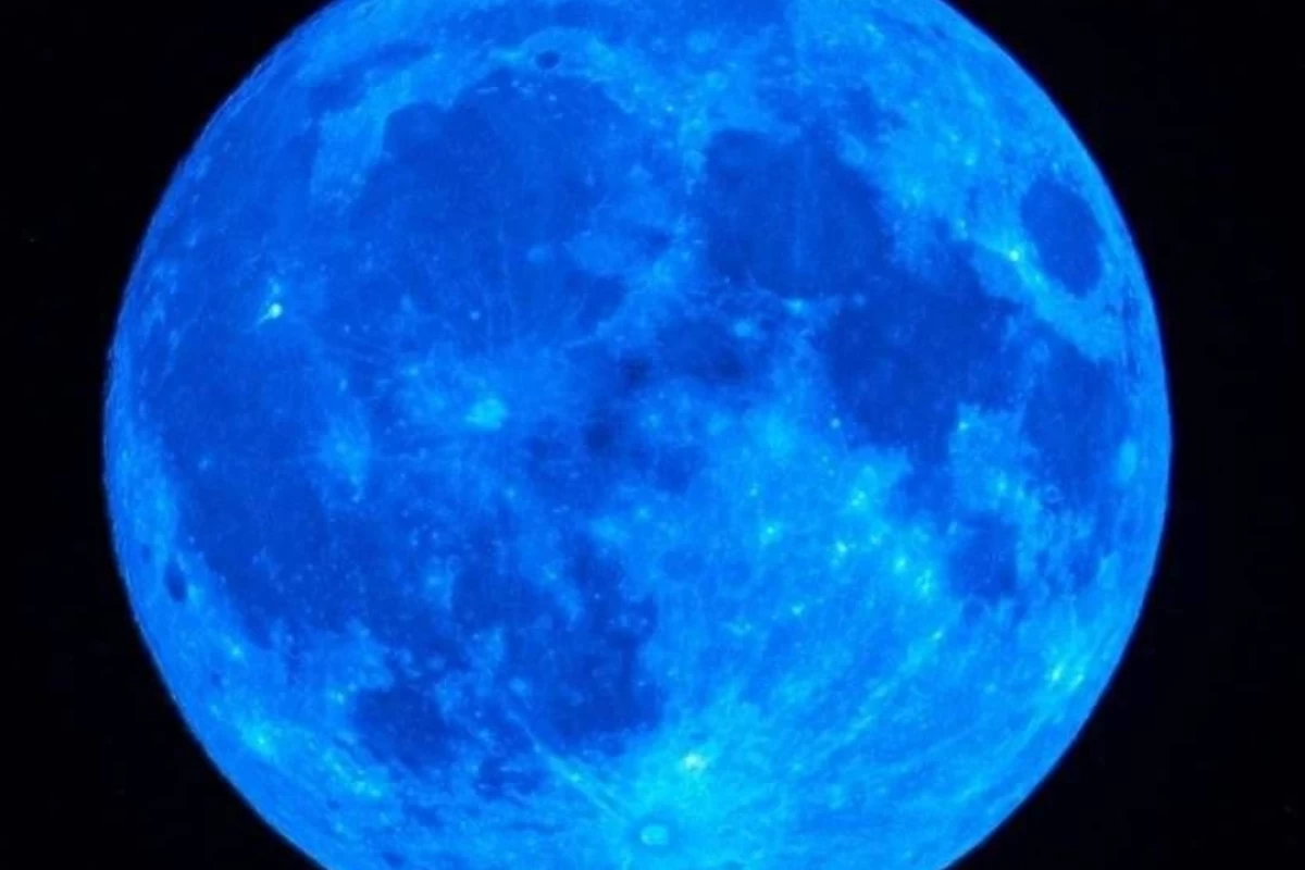 عکس ماهِ آبی...