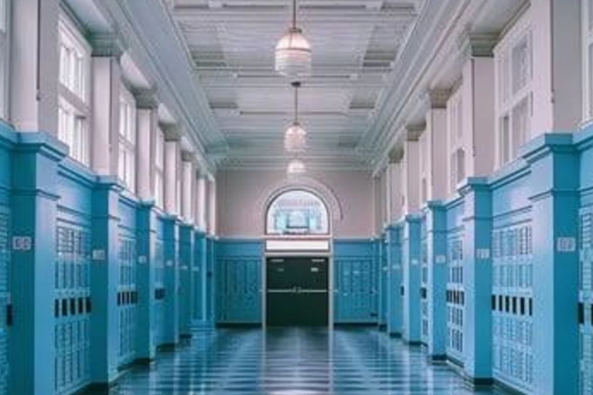 عکس چرا فضاهای لیمینال (Liminal Spaces) ذهن ما را می‌ترسانند؟